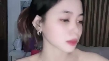 Bokep Indo Kak Juaa Cantik Pamerin Utingnya Mango