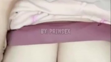 Bokep Jilbab – Dedek Syah Livu Lepas Beha Pamer Susu Gede Miliknya