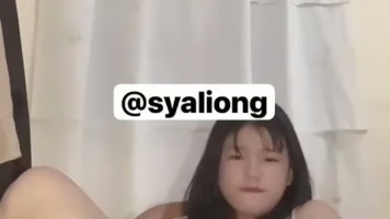 Bokep Premium Syaliong Xilla Omek Basah Mendesah Mulus Tanpa Bulu