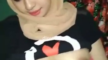 Cewe Jilbab Pink Cantik Jago Ngocok