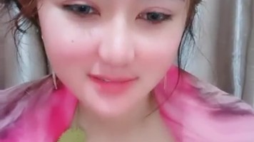 Valentina Host Cakep Bening Menggoda